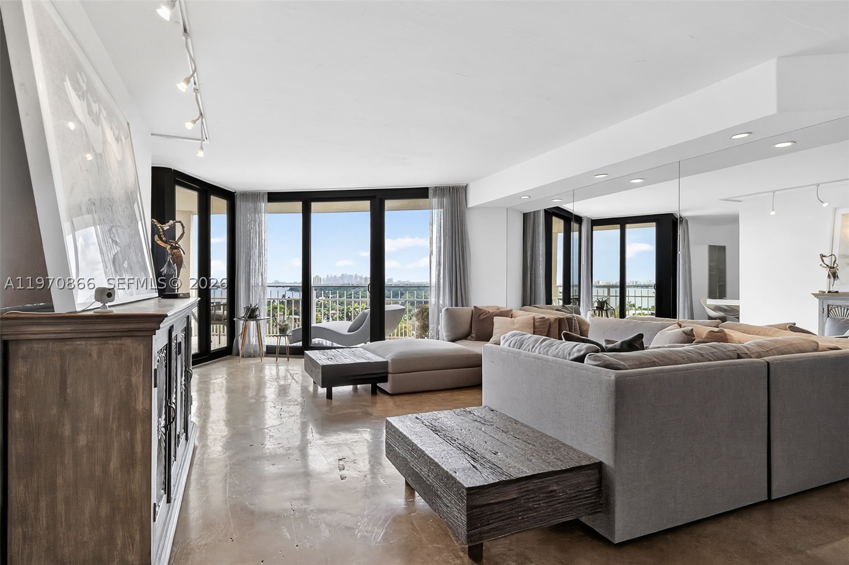 TOWERS OF QUAYSIDE CONDO - Residential