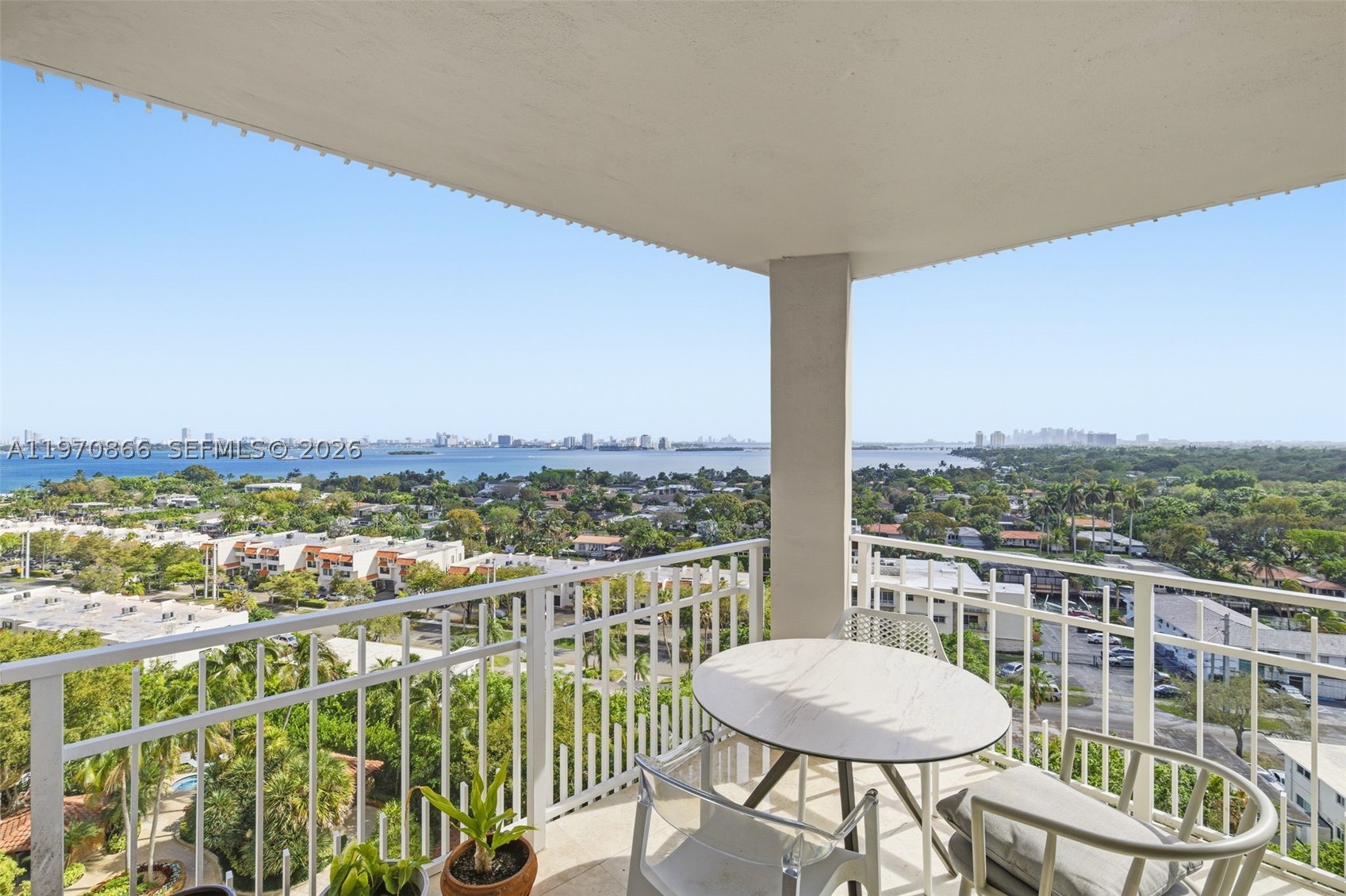 TOWERS OF QUAYSIDE CONDO - Residential