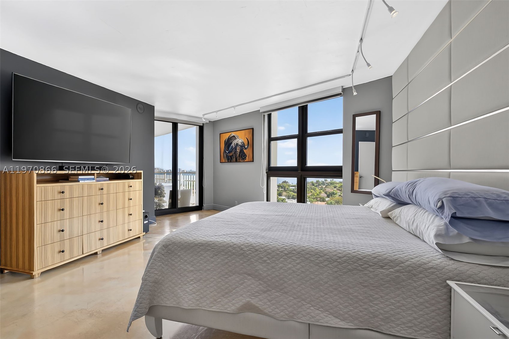TOWERS OF QUAYSIDE CONDO - Residential