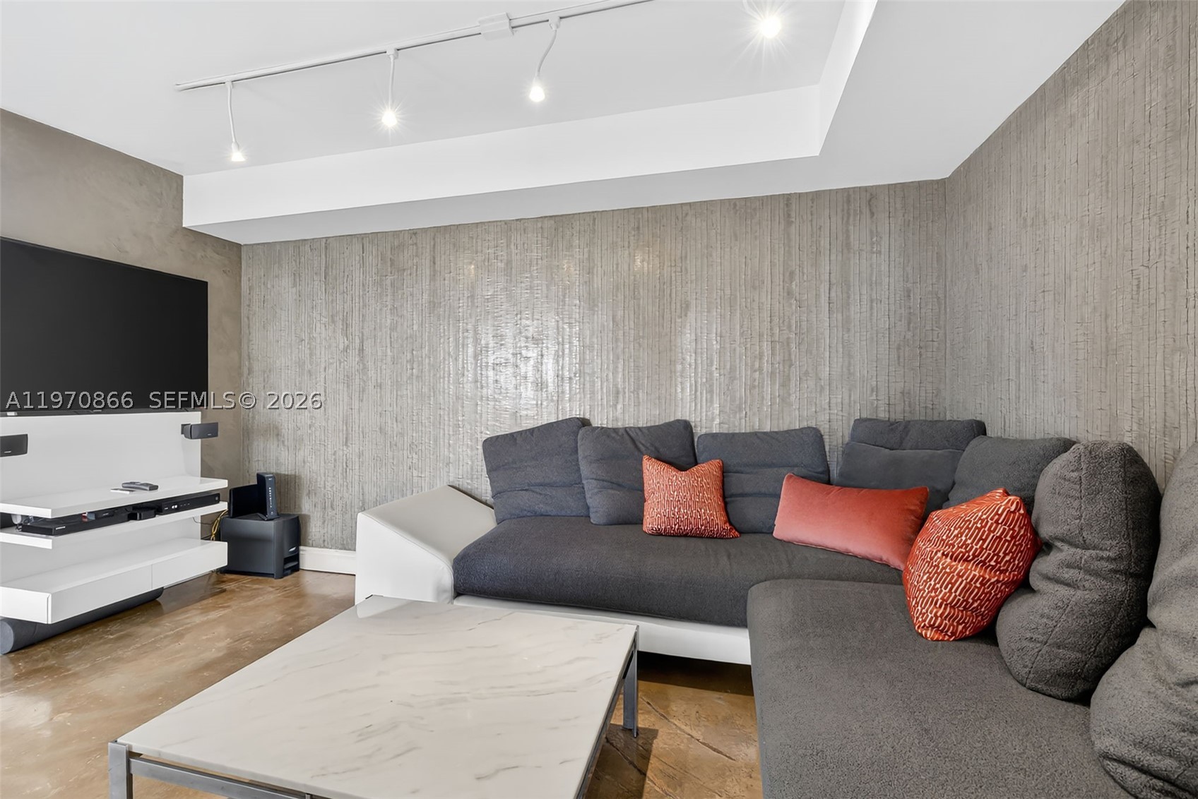 TOWERS OF QUAYSIDE CONDO - Residential