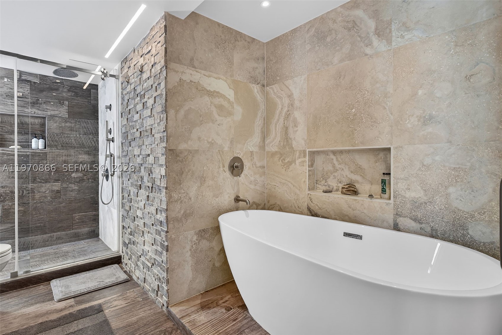 TOWERS OF QUAYSIDE CONDO - Residential