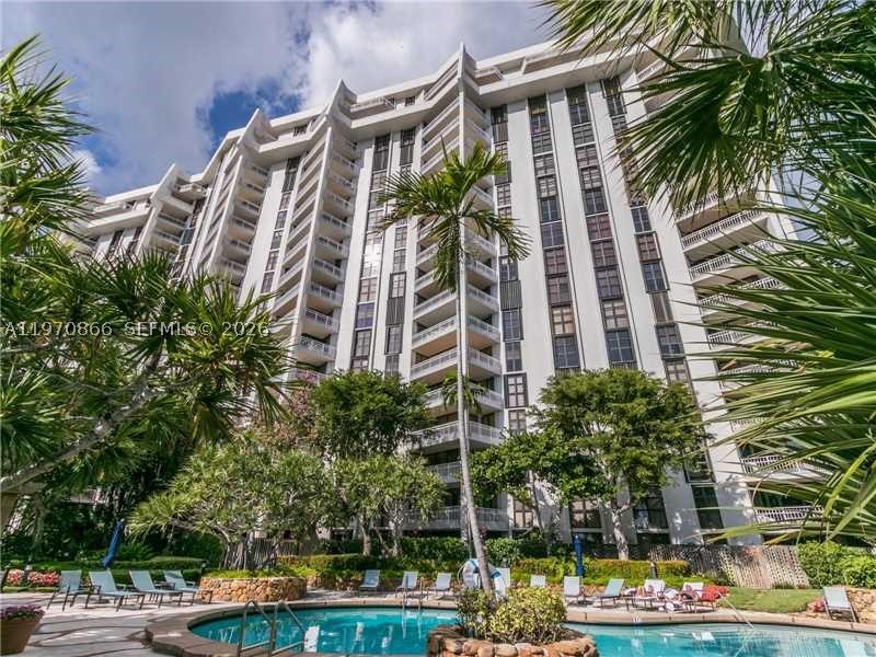 TOWERS OF QUAYSIDE CONDO - Residential