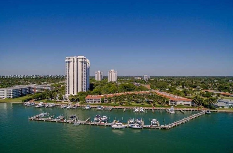 TOWERS OF QUAYSIDE CONDO - Residential