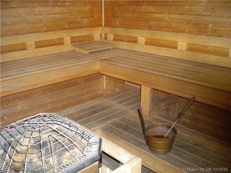 BLUE CONDO - Residential Lease