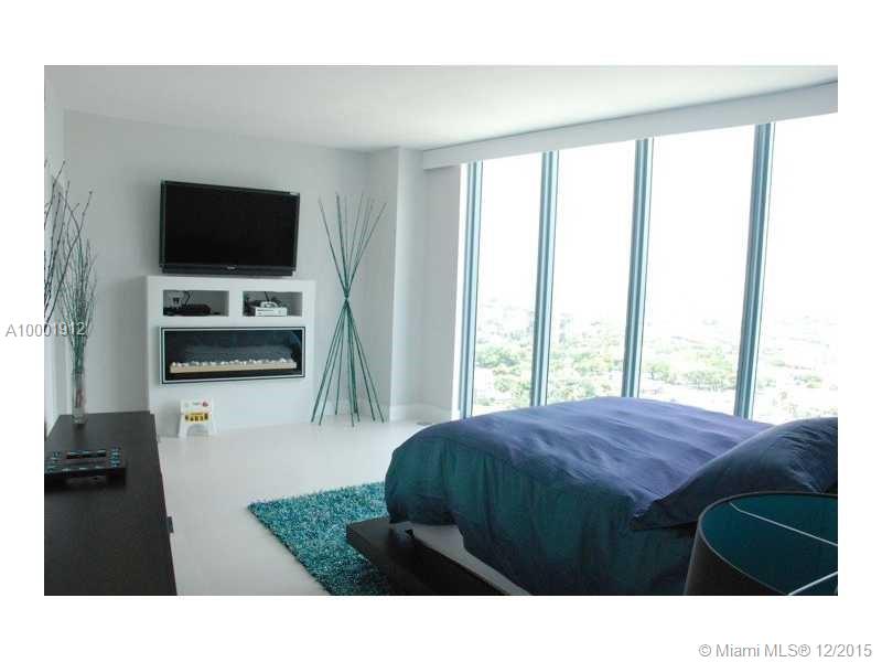 BLUE CONDO - Residential Lease