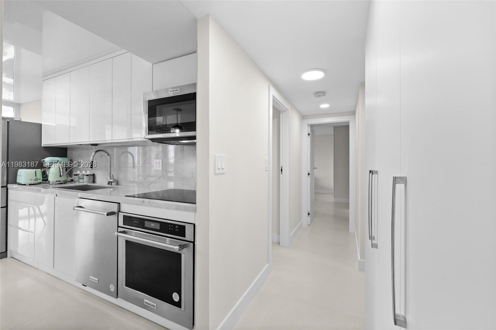 WINSTON TOWER 300 CONDO - Residential