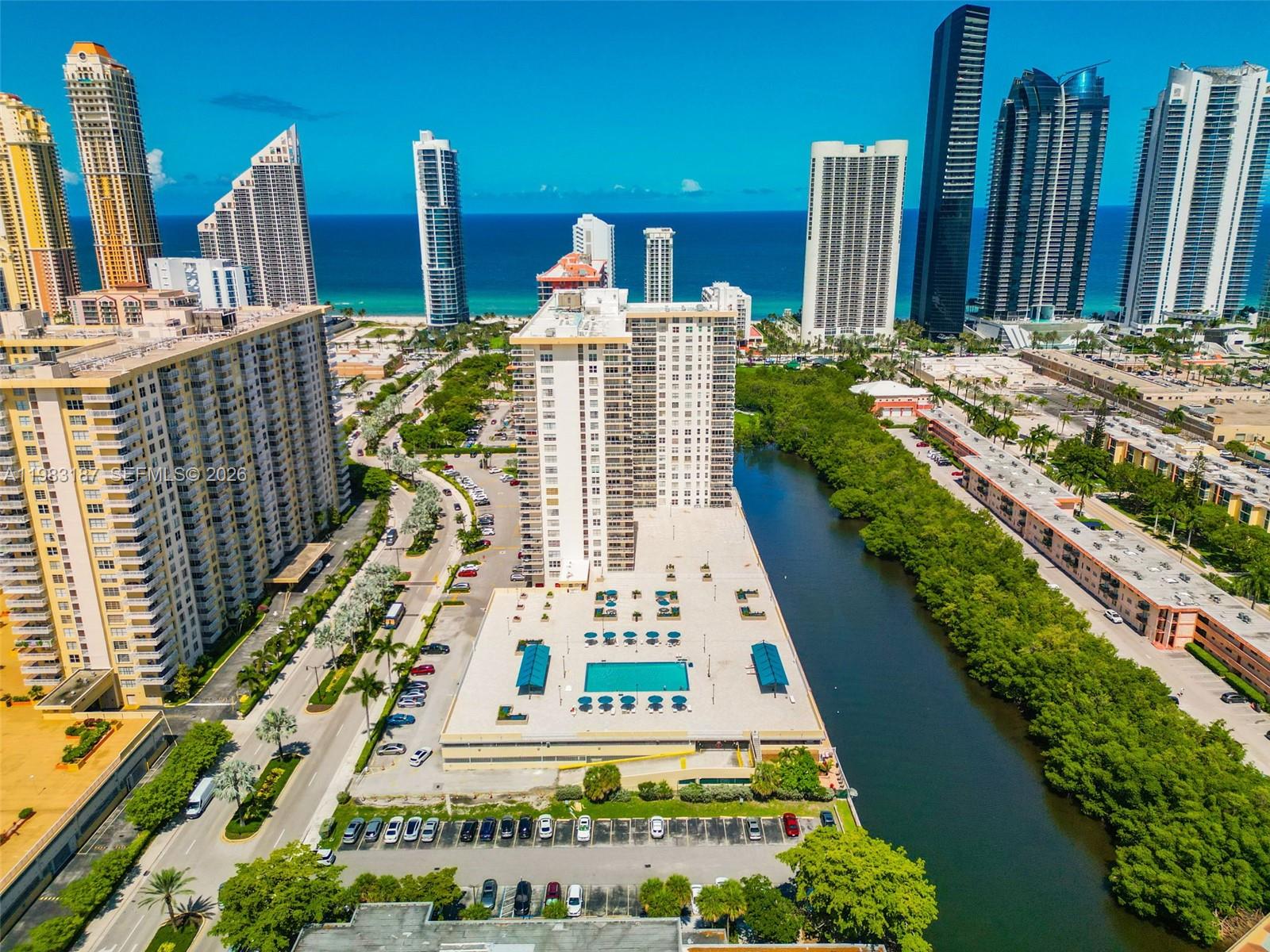 WINSTON TOWER 300 CONDO - Residential