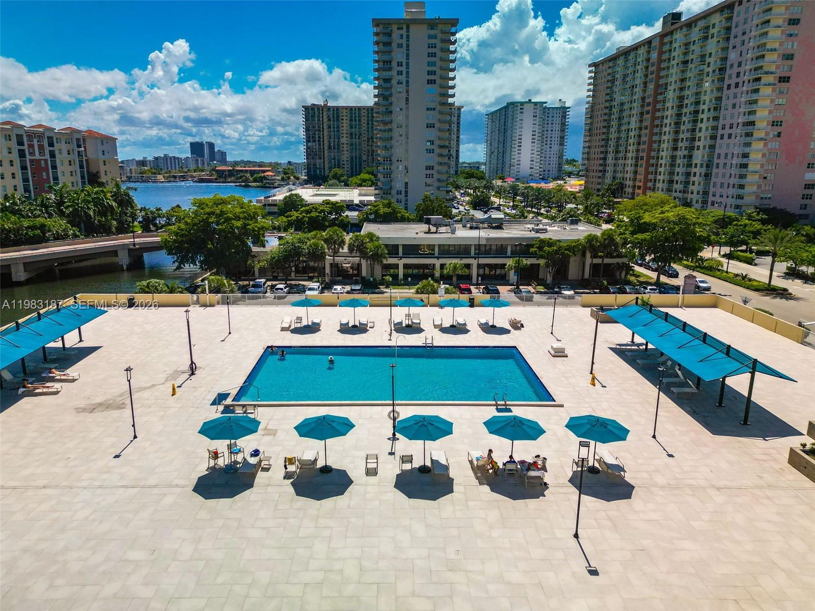 WINSTON TOWER 300 CONDO - Residential