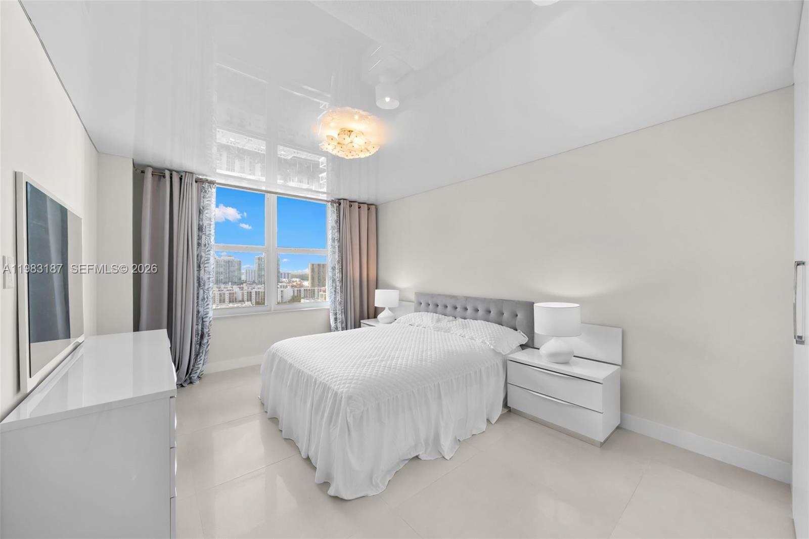 WINSTON TOWER 300 CONDO - Residential