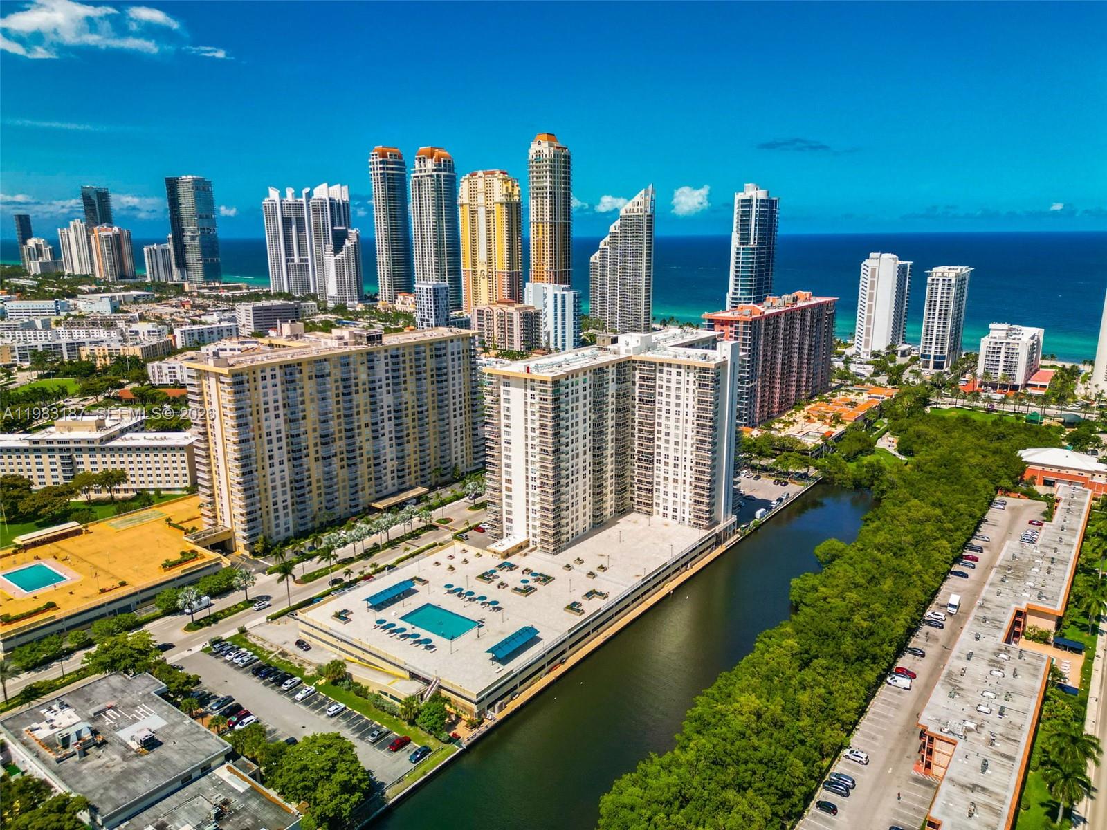 WINSTON TOWER 300 CONDO - Residential
