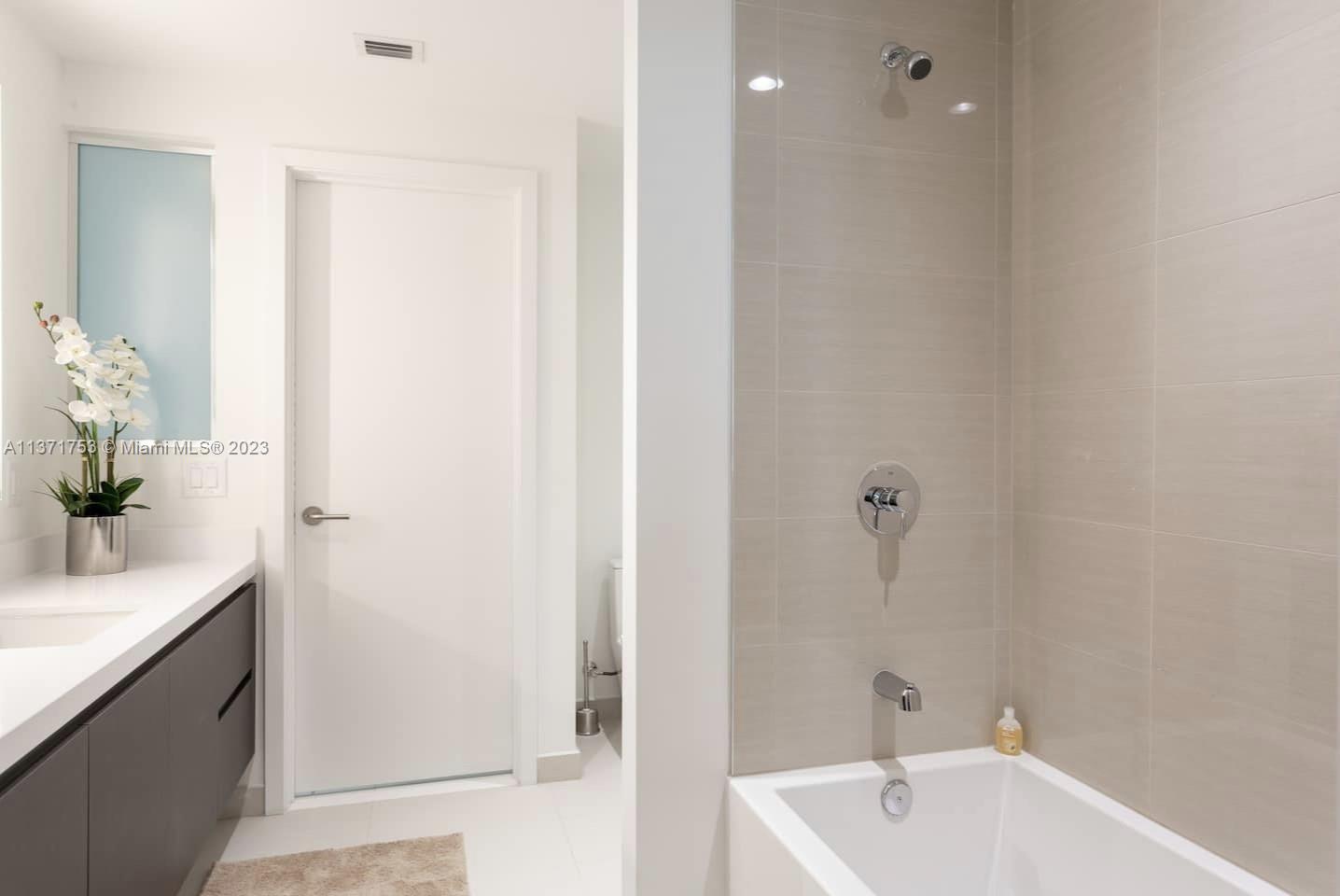 PARAMOUNT MIAMI WORLDCENT - Residential
