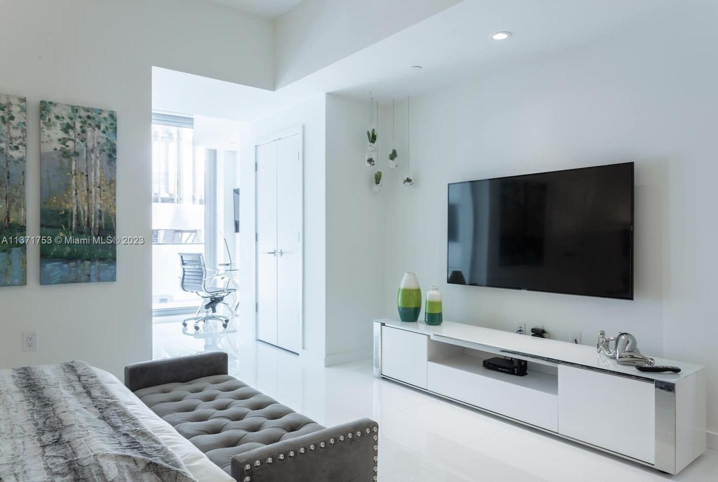 PARAMOUNT MIAMI WORLDCENT - Residential