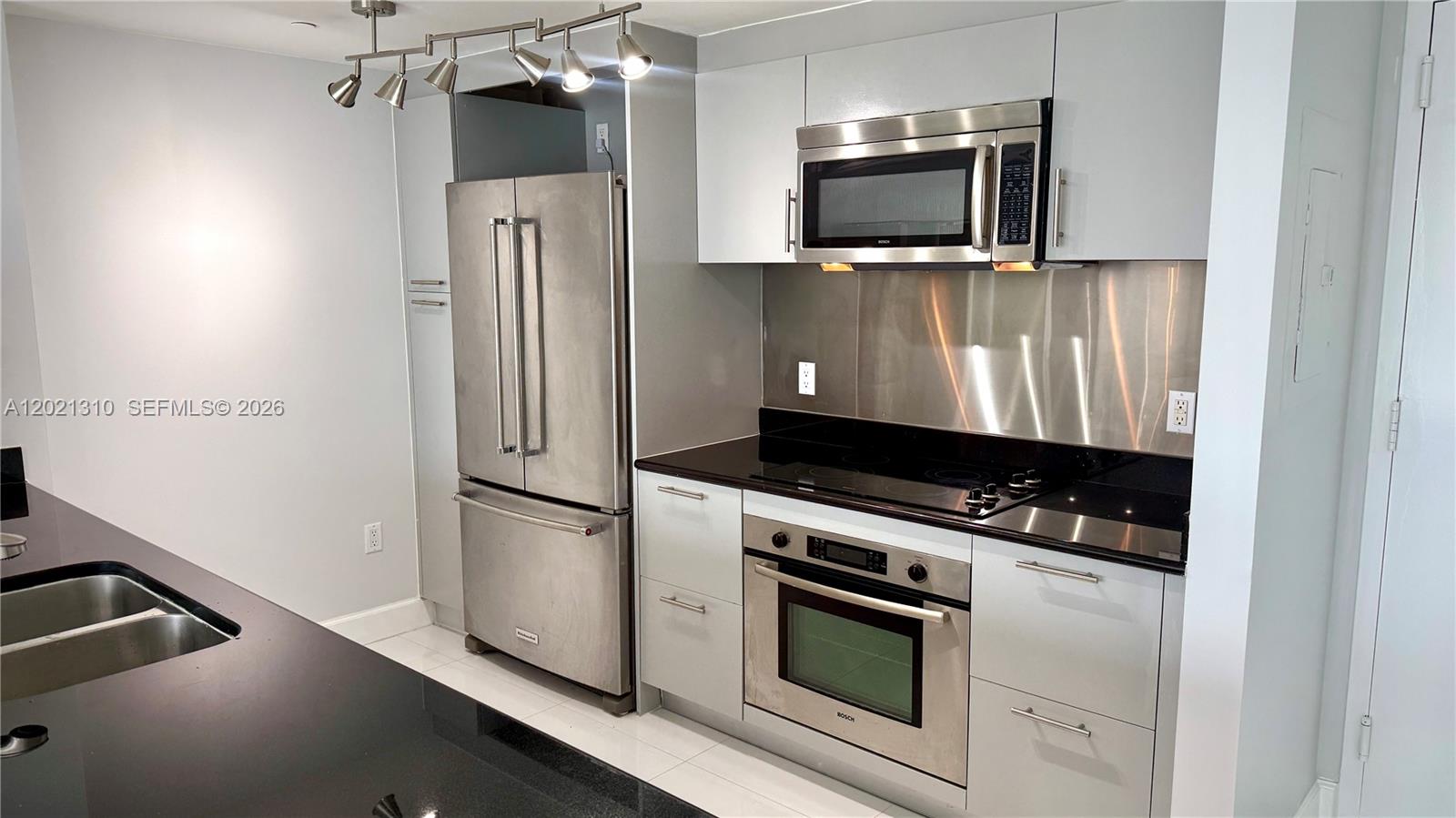 Corner 2BD/2BA residence at 50 Biscayne with wraparound balcony and beautiful Biscayne Bay views. This 1,256 sq. ft. condo features white tile floors throughout, a remodeled kitchen, floor-to-ceiling windows, in-unit washer/dryer, and a bright open layout. Enjoy full-service amenities including 24-hour concierge/security, valet, assigned parking, resort-style pool, fitness center, spa, sauna, steam room, cabanas, and club room. Prime Downtown Miami location across from Bayfront Park, minutes to Brickell, Kaseya Center, museums, restaurants, shopping, and the Metromover. A quiet urban retreat in the heart of the city.