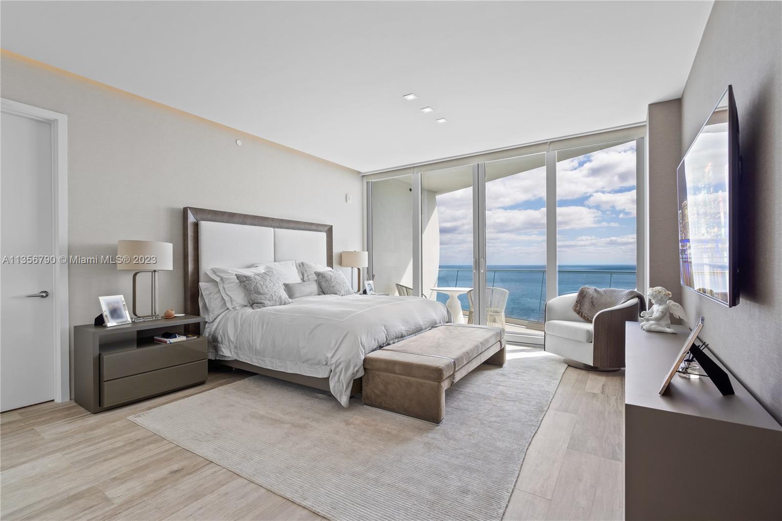 JADE SIGNATURE CONDO - Residential