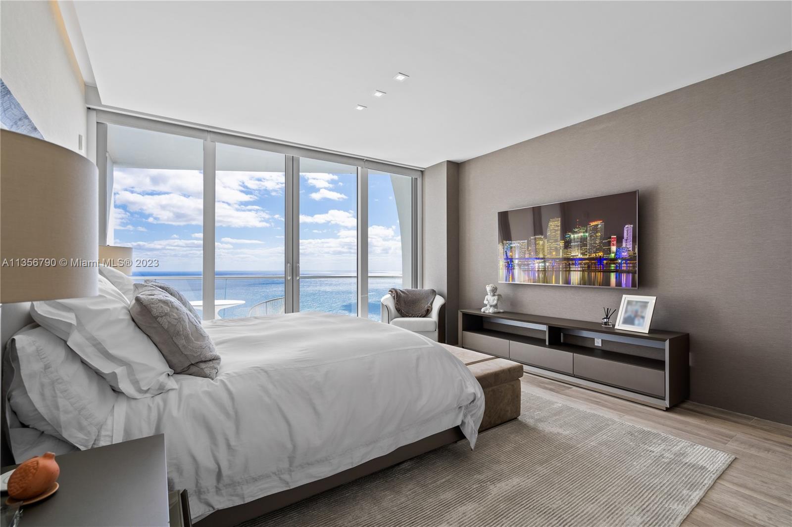 JADE SIGNATURE CONDO - Residential