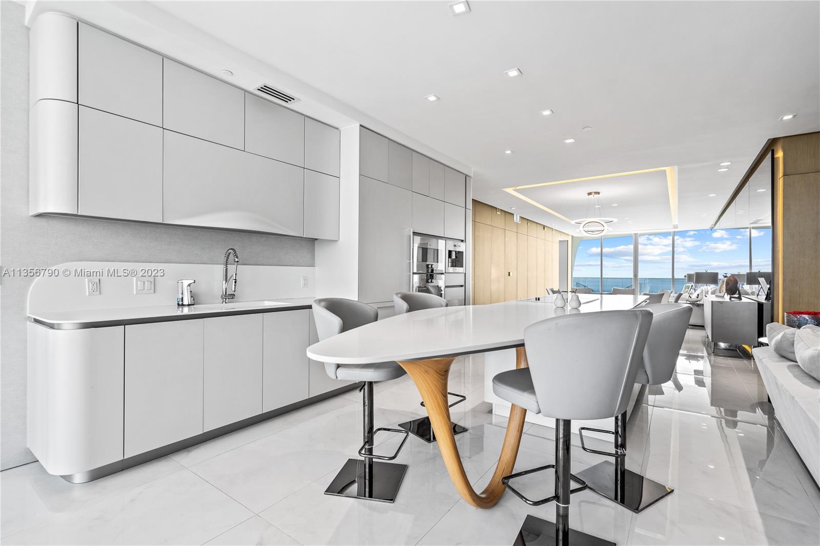 JADE SIGNATURE CONDO - Residential