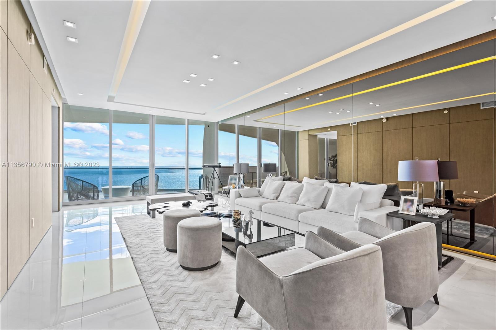 JADE SIGNATURE CONDO - Residential
