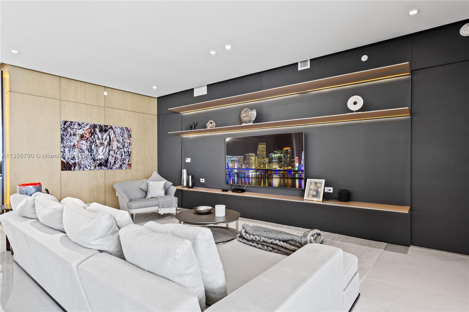JADE SIGNATURE CONDO - Residential