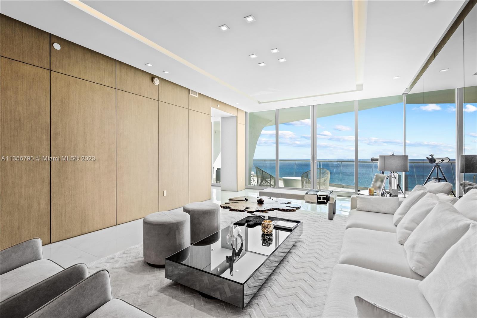 JADE SIGNATURE CONDO - Residential