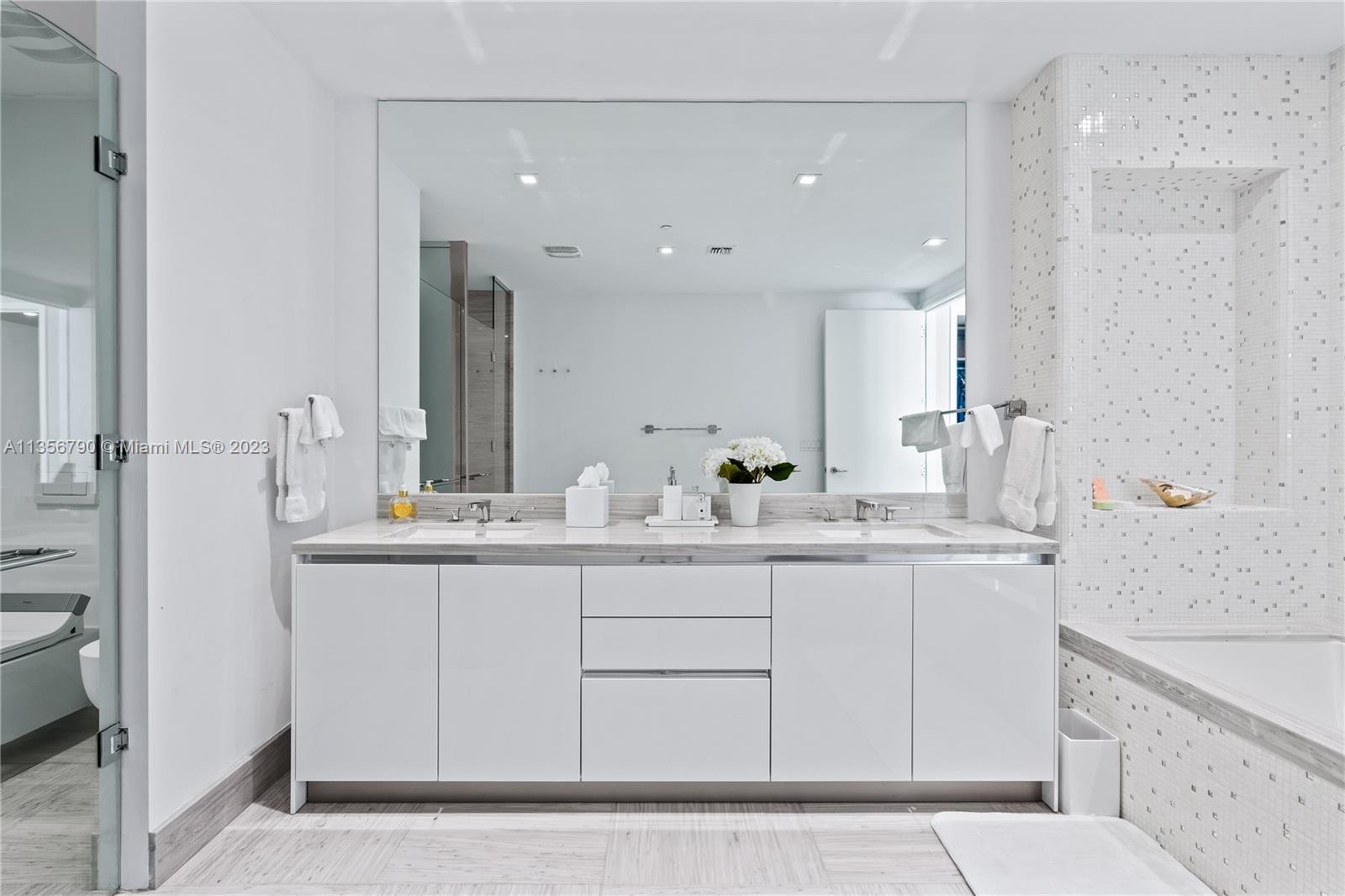 JADE SIGNATURE CONDO - Residential