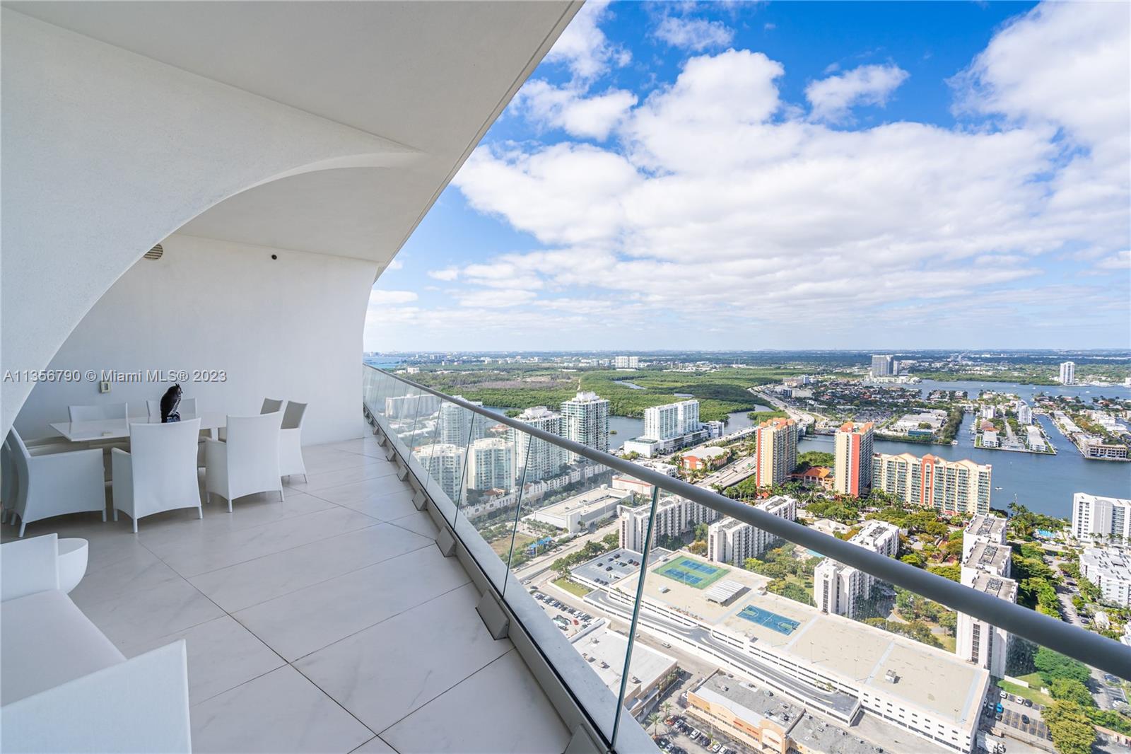 JADE SIGNATURE CONDO - Residential