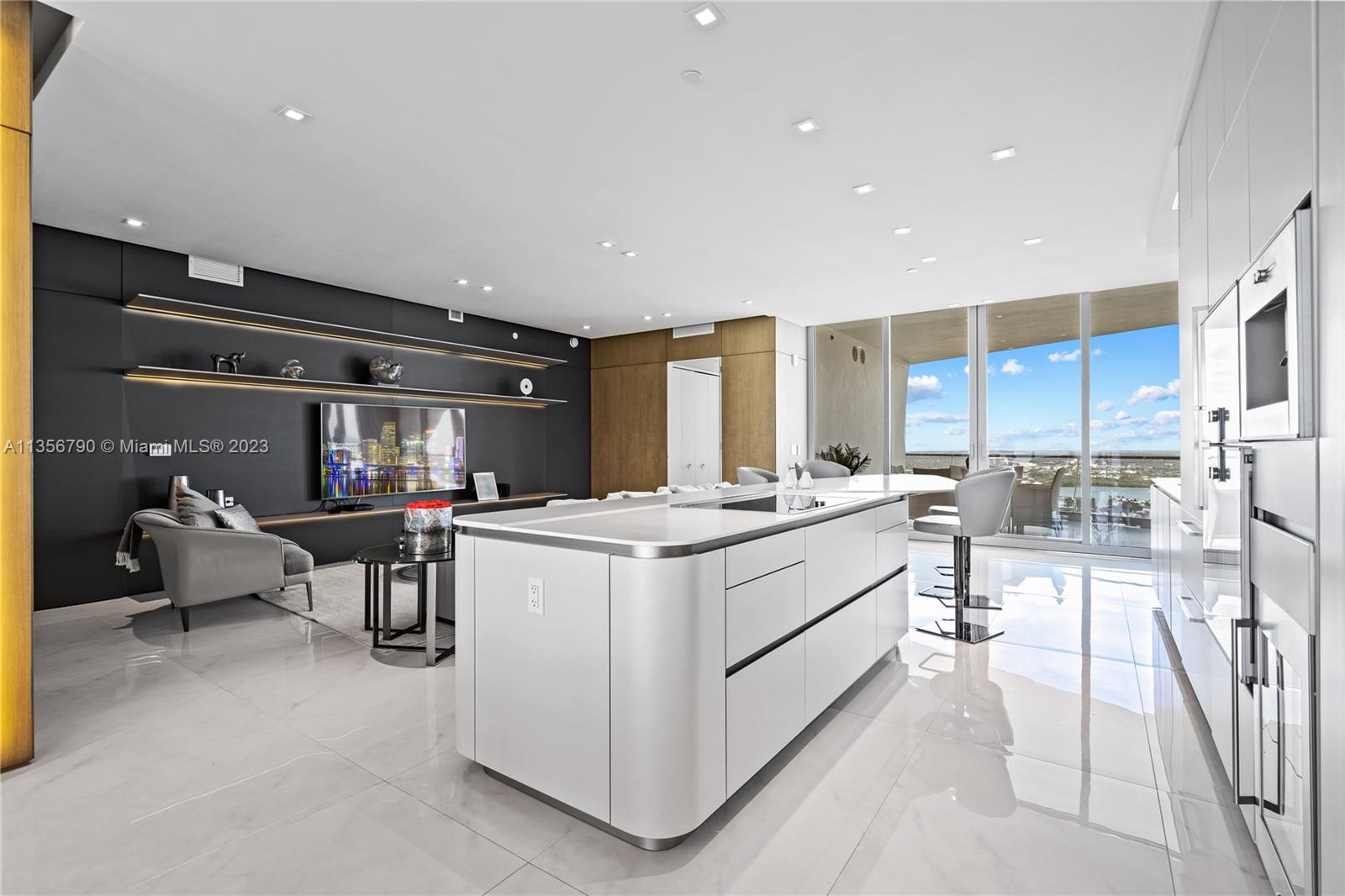 JADE SIGNATURE CONDO - Residential