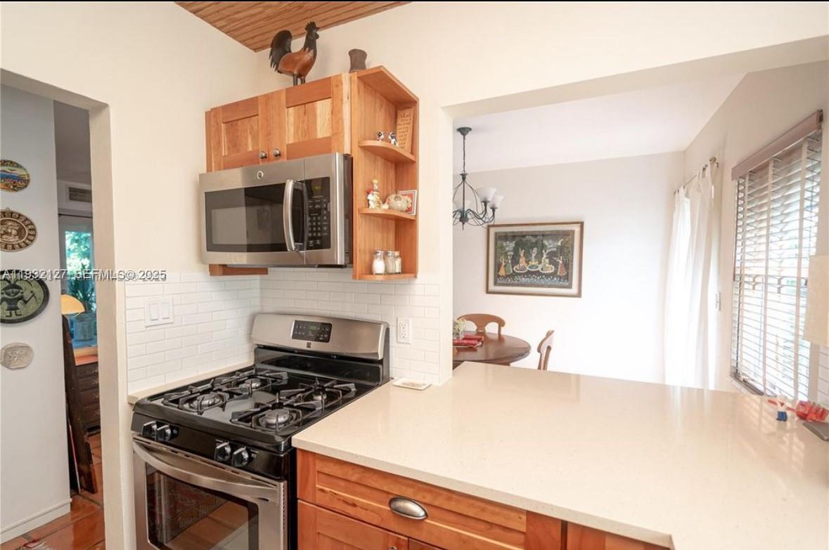 SHORES PLAZA EAST CONDO - Residential
