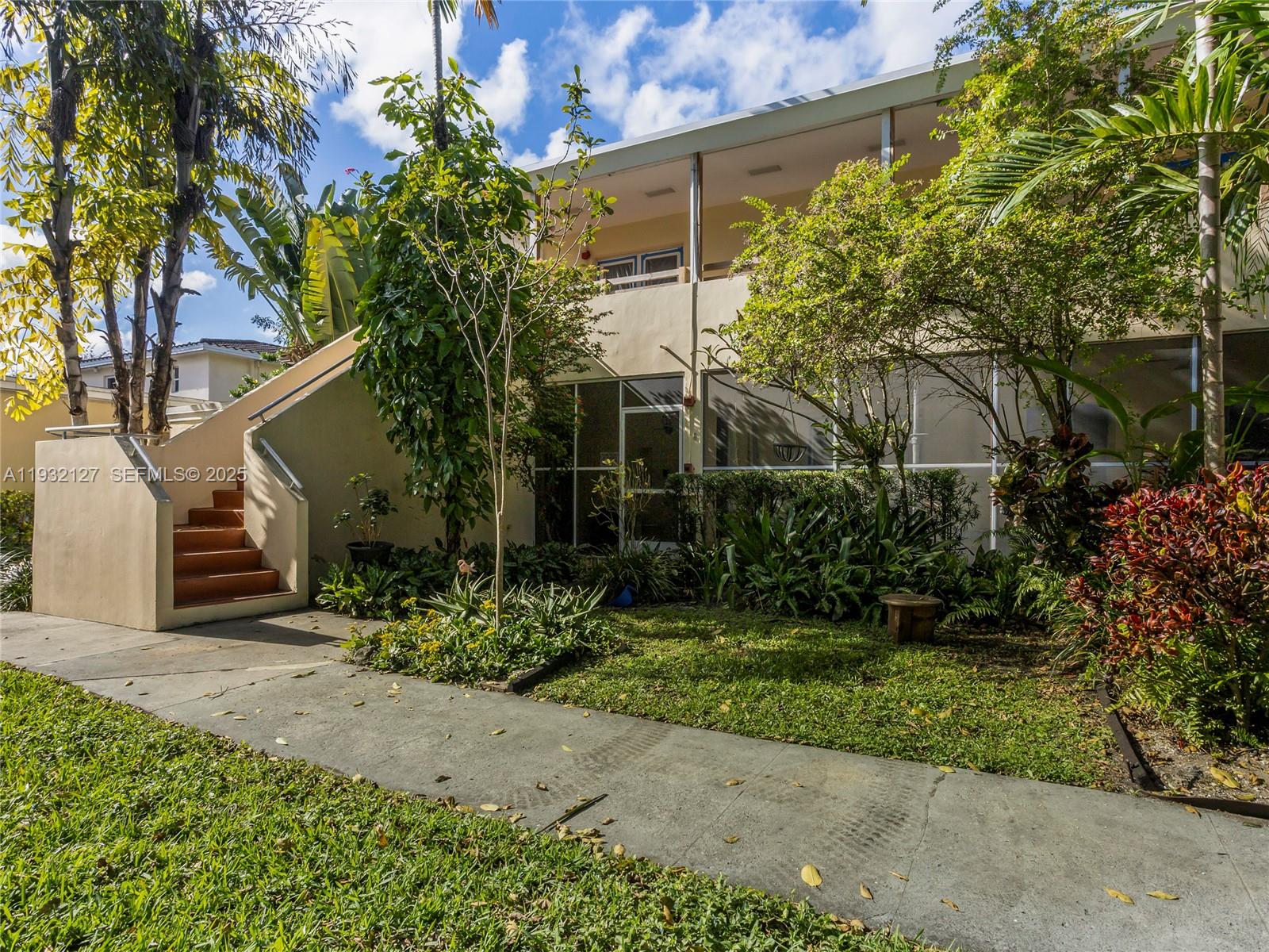 SHORES PLAZA EAST CONDO - Residential