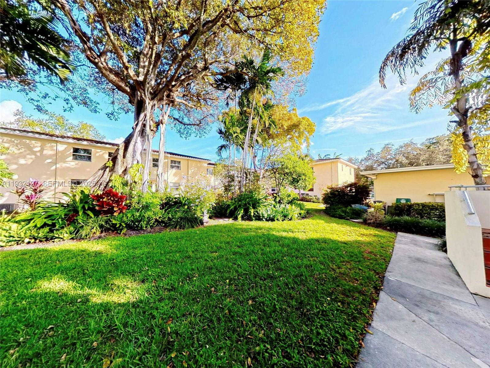 SHORES PLAZA EAST CONDO - Residential