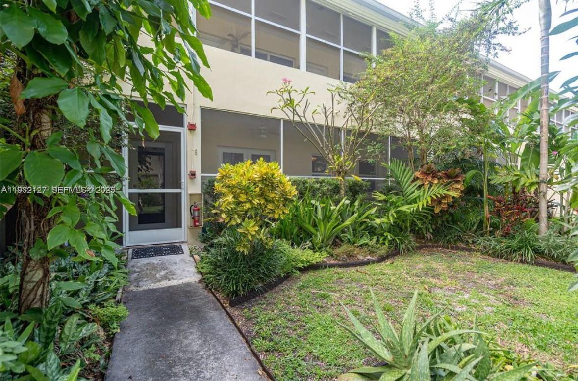 SHORES PLAZA EAST CONDO - Residential