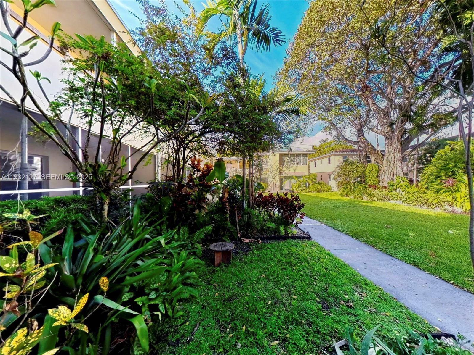 SHORES PLAZA EAST CONDO - Residential