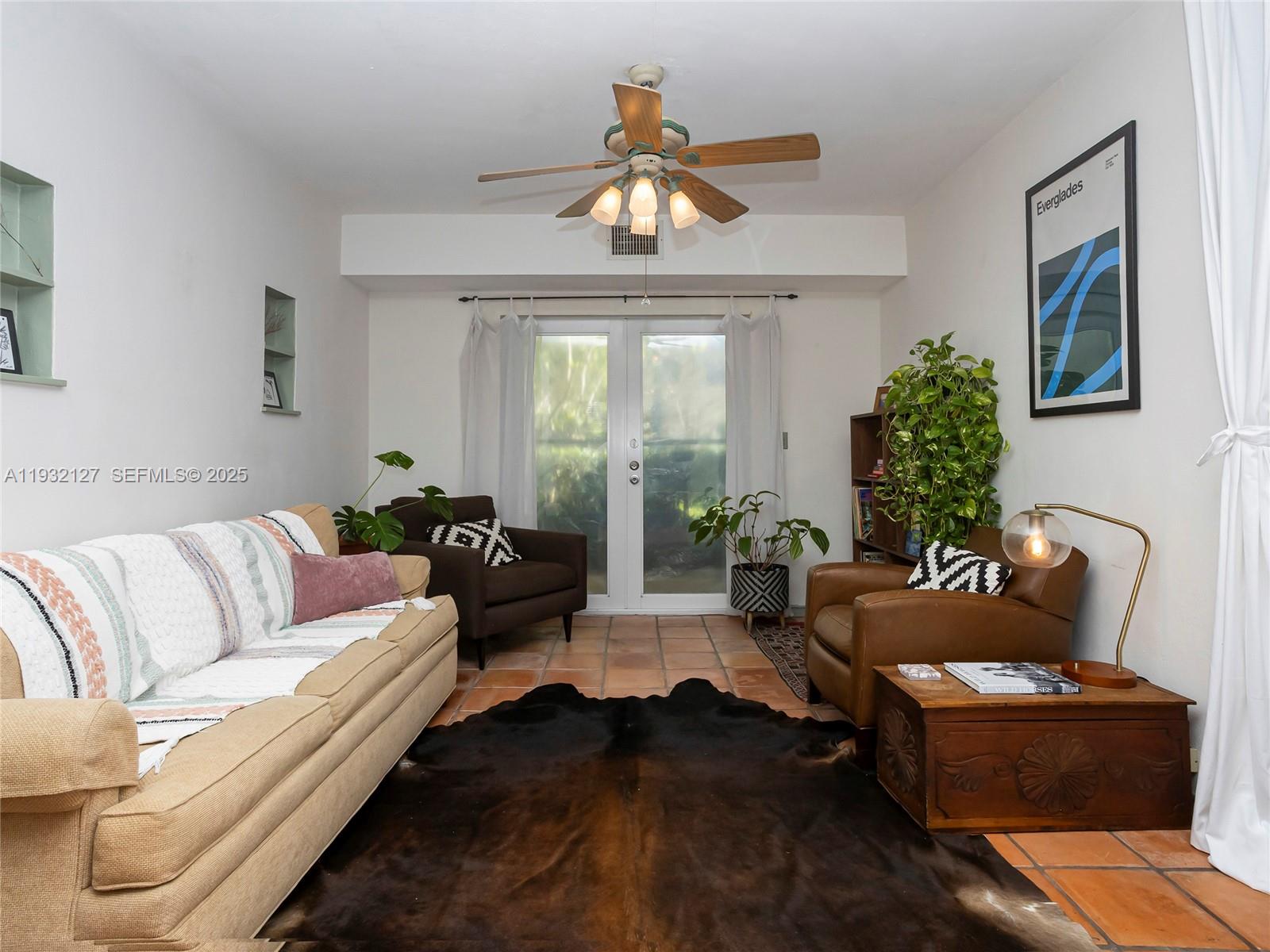 SHORES PLAZA EAST CONDO - Residential