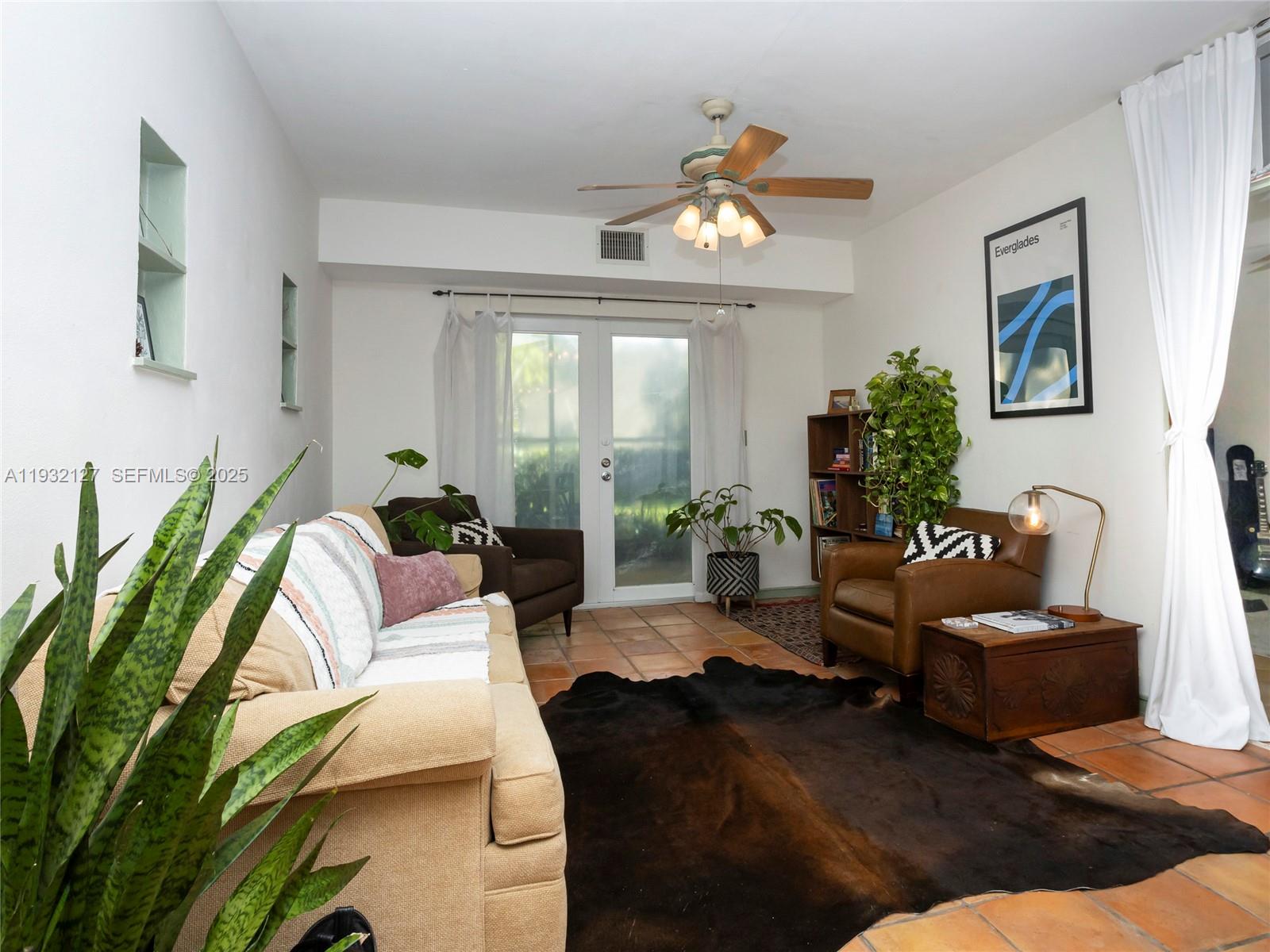 SHORES PLAZA EAST CONDO - Residential