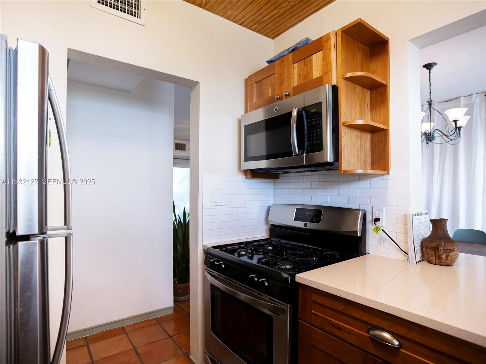 SHORES PLAZA EAST CONDO - Residential