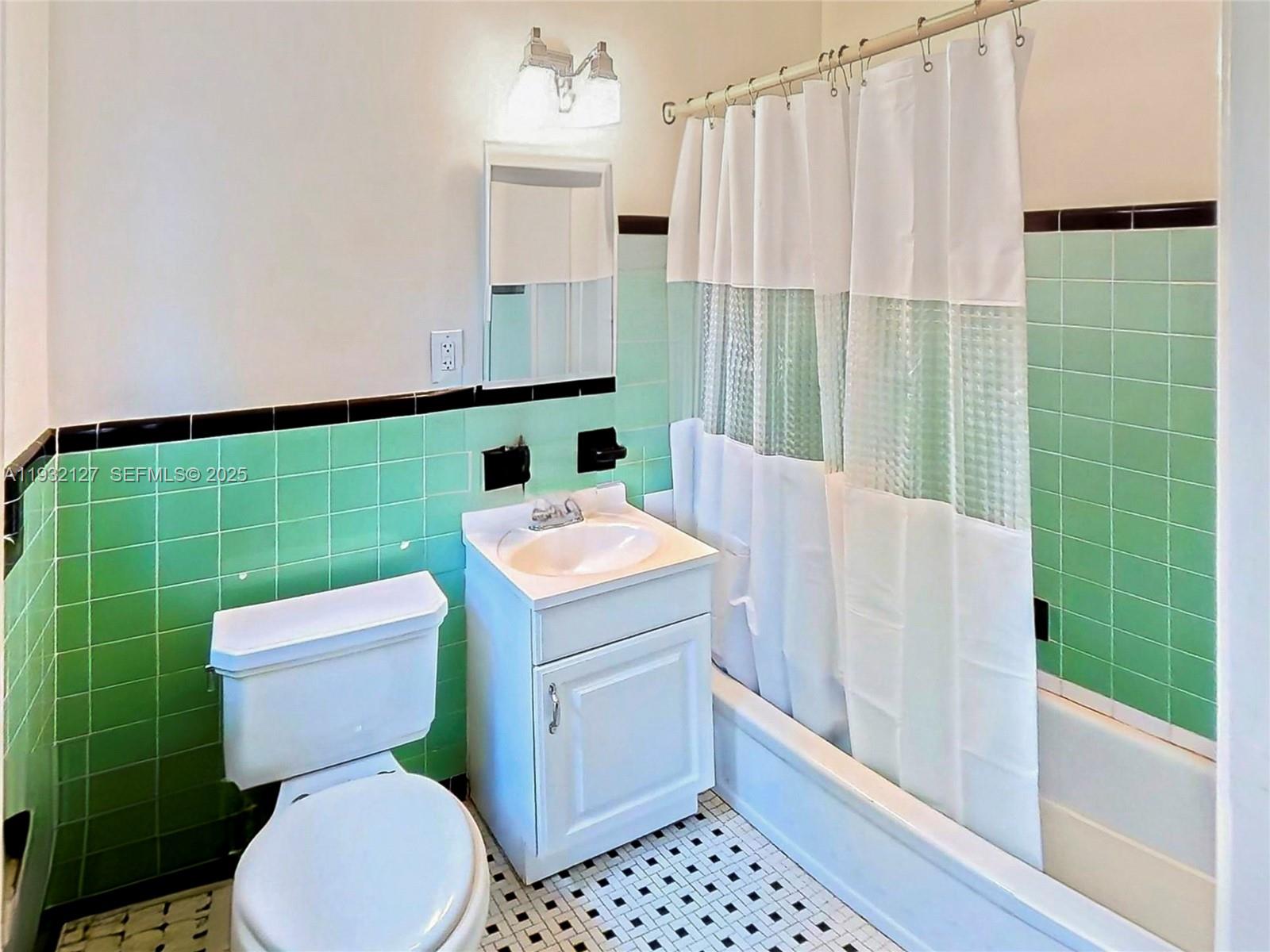 SHORES PLAZA EAST CONDO - Residential