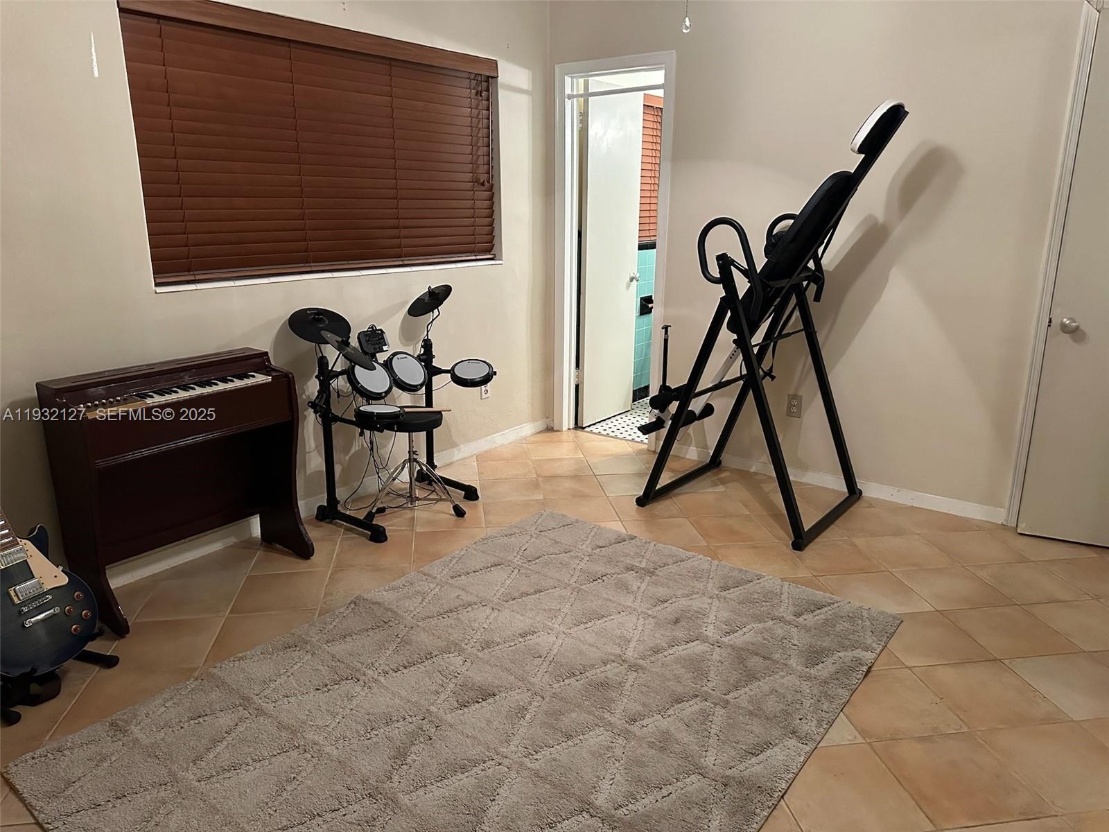SHORES PLAZA EAST CONDO - Residential