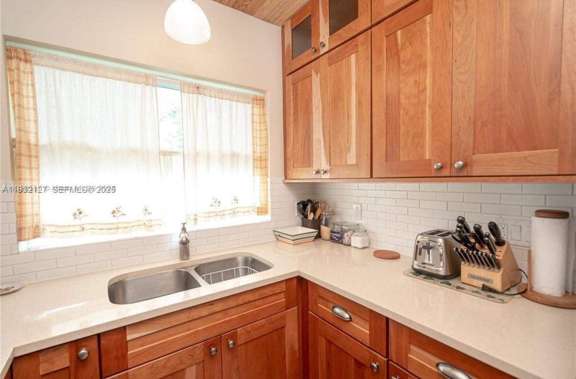 SHORES PLAZA EAST CONDO - Residential