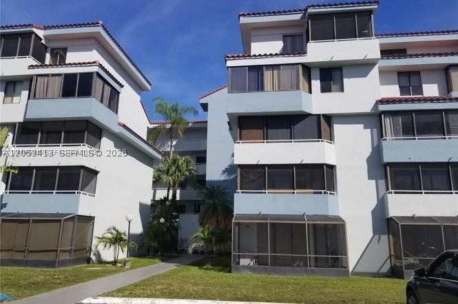 excellent location washer dryer inside the unit totally remodeled new kitchen very well located in kendall buildings recently remodeled and painted very good investment