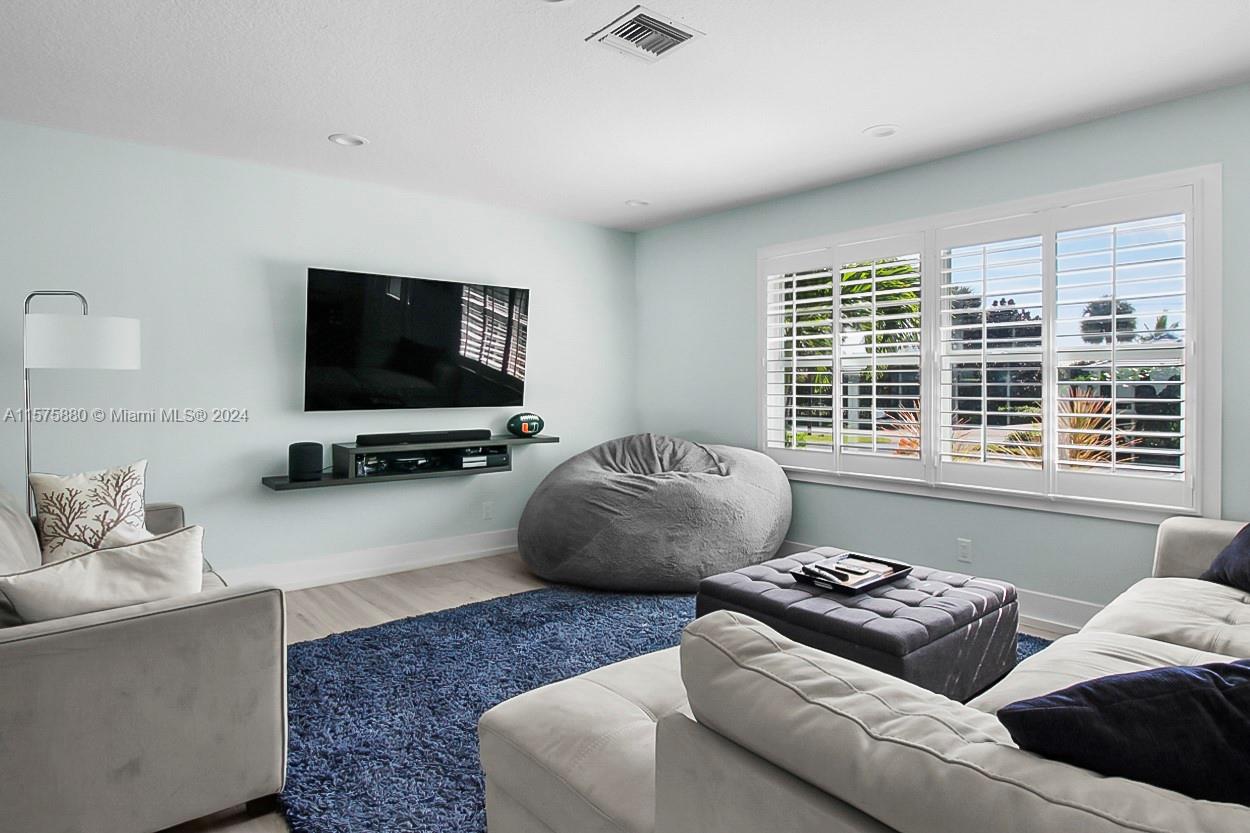 Tequesta Country Club - Residential