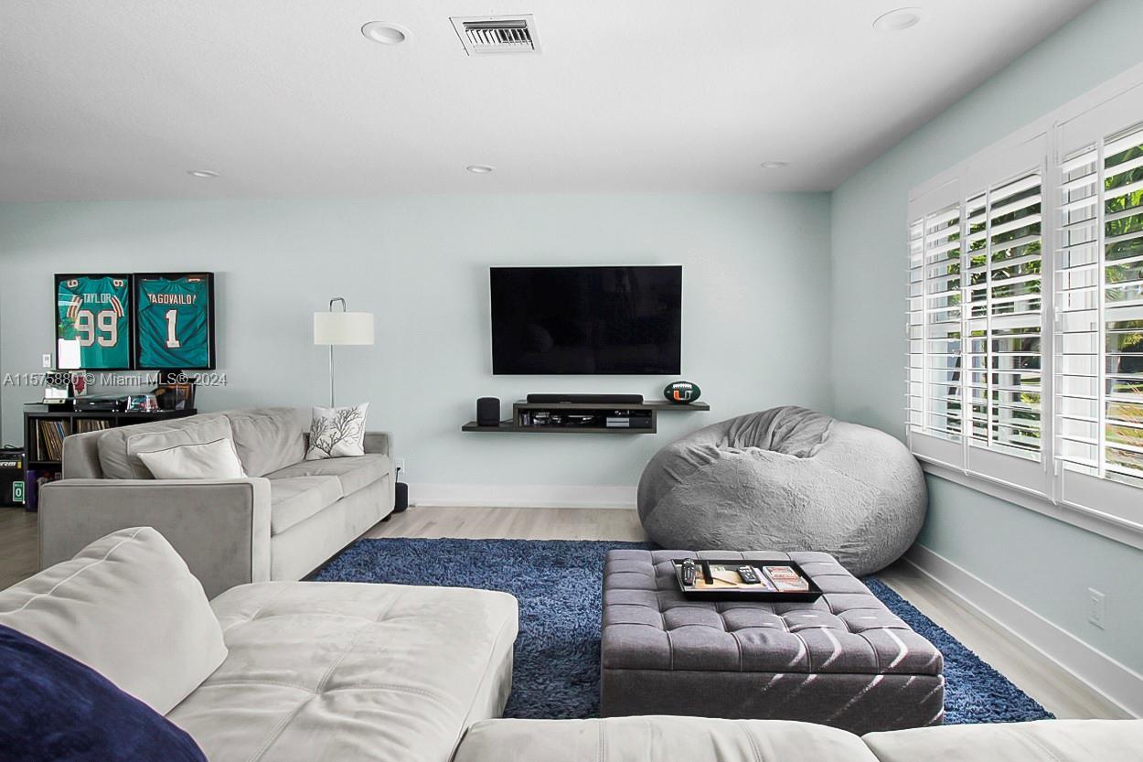 Tequesta Country Club - Residential