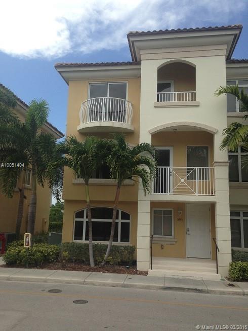 Aventura Location beautiful Tri Level townhome, Corner unit a lot of natural light. high end finishes marble,porcelain,ss appliances 3 beds 2,5 baths, great schools.