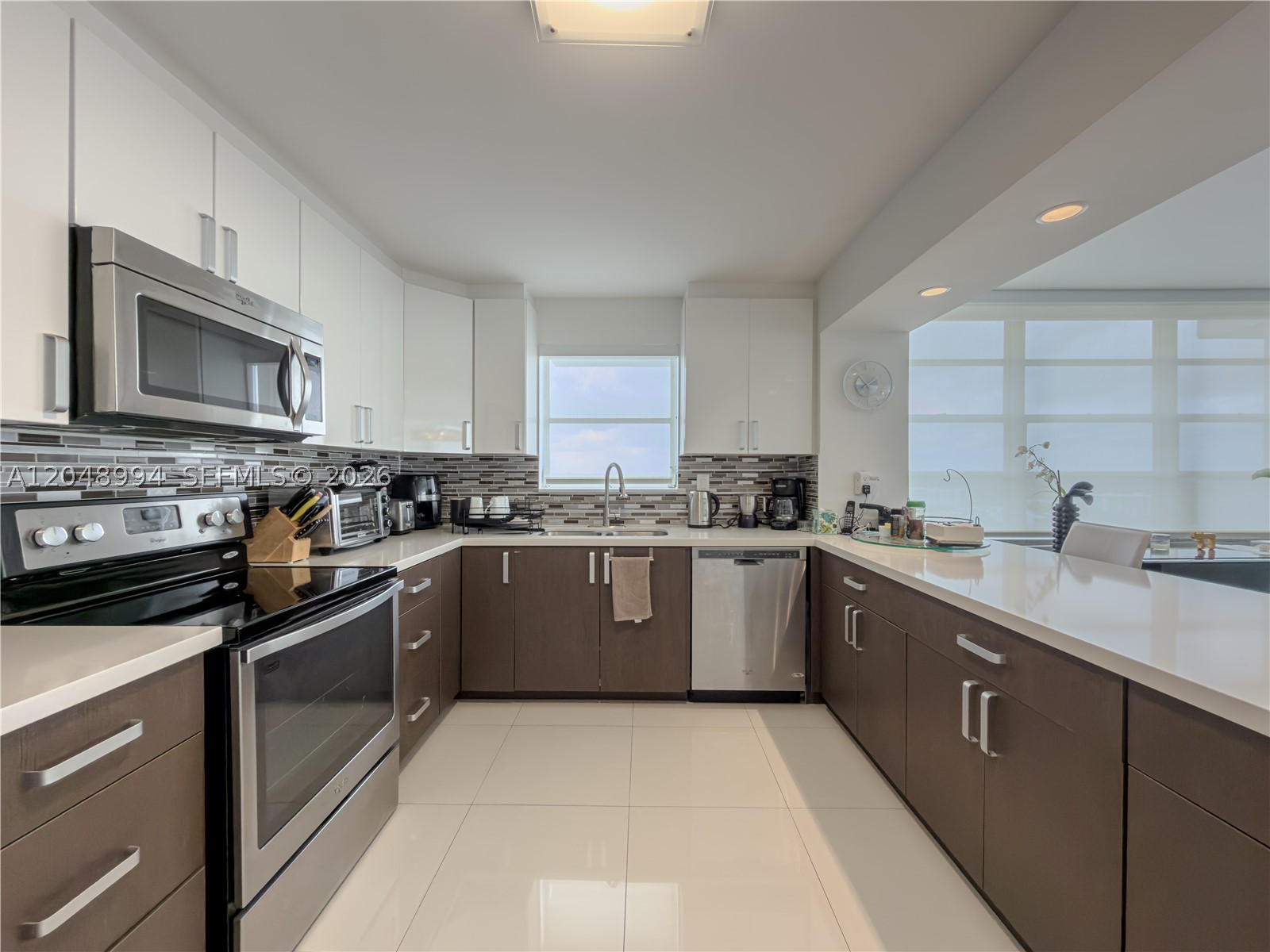 COMMODORE PLAZA CONDO - Residential