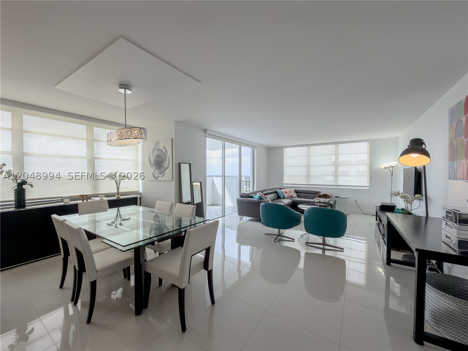 Tastefully upgraded TURN-KEY 2 bed / 2 bath condo on the 21st floor of Commodore Condominium in Aventura.
Bright and spacious layout featuring an open-concept modern kitchen, stainless steel appliances, upgraded bathrooms, walk-in closets, custom lighting, and elegant furnishings included. Enjoy beautiful high-floor city views from this move-in ready residence.
Resort-style amenities: 2 pools, tennis courts, gym, marina, 24/7 security, valet, and more.
Prime location minutes from Aventura Mall, beaches, restaurants, parks, and top-rated schools.
Perfect as a primary residence, second home, or investment property.