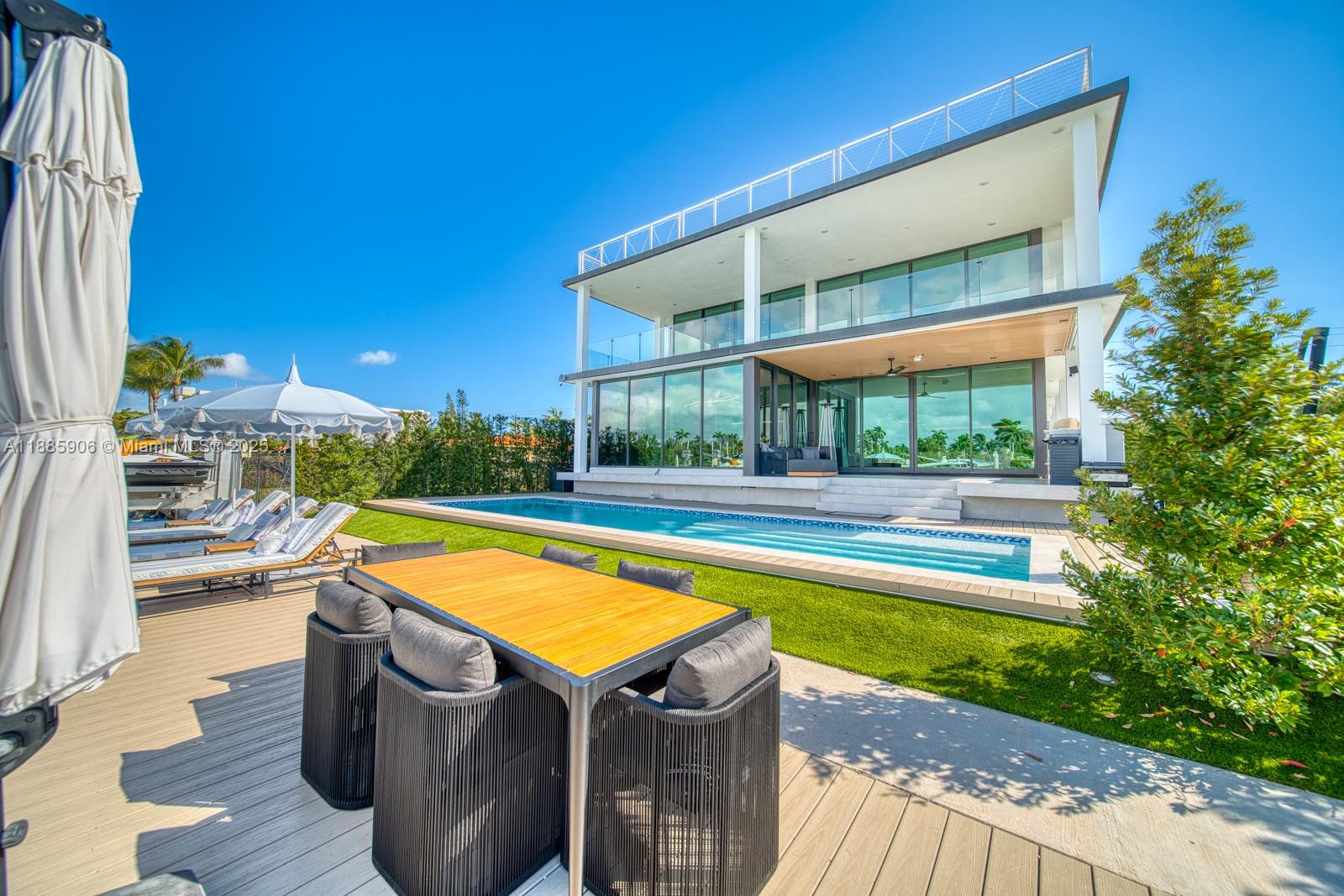 TREASURE ISLAND - Residential