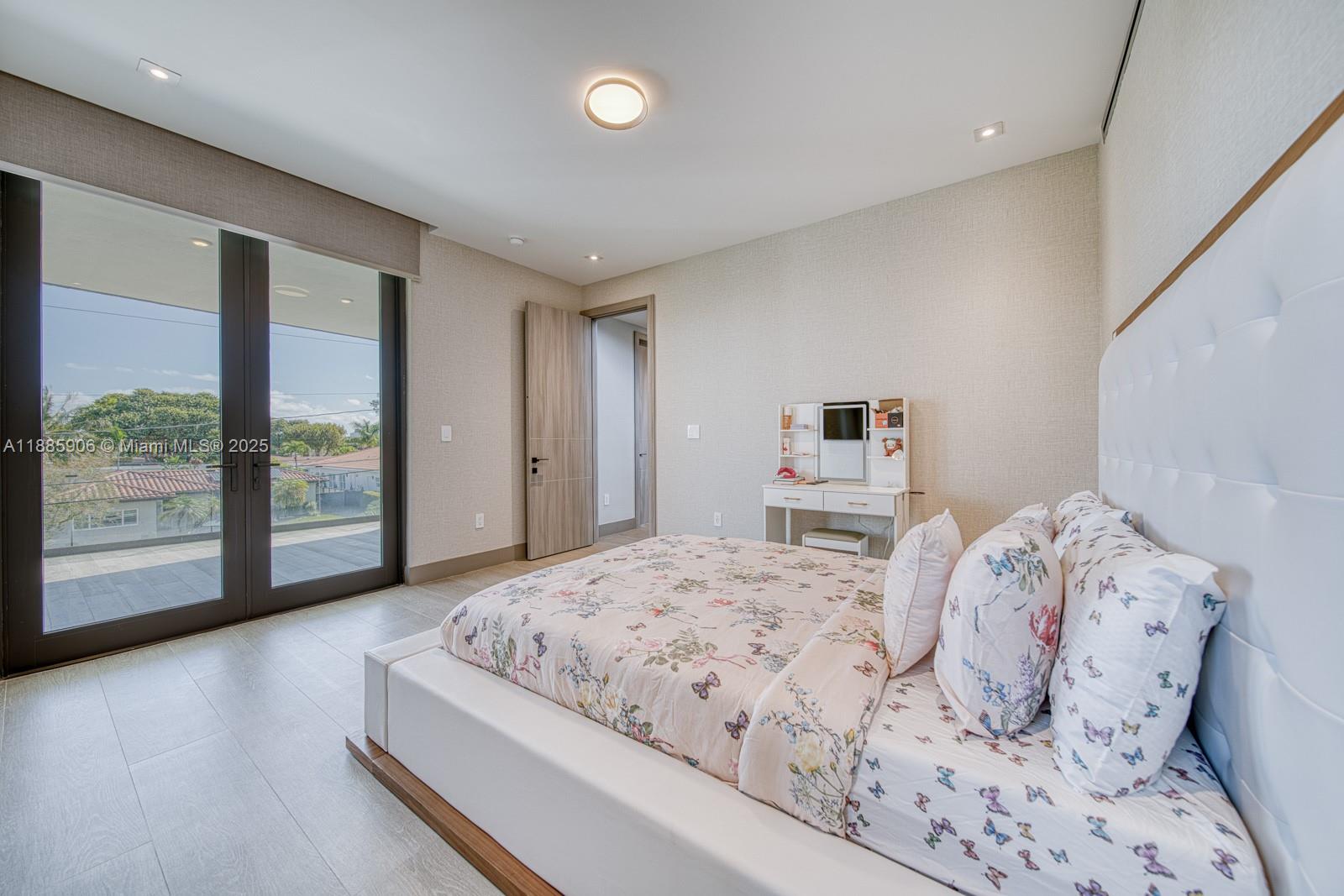 TREASURE ISLAND - Residential