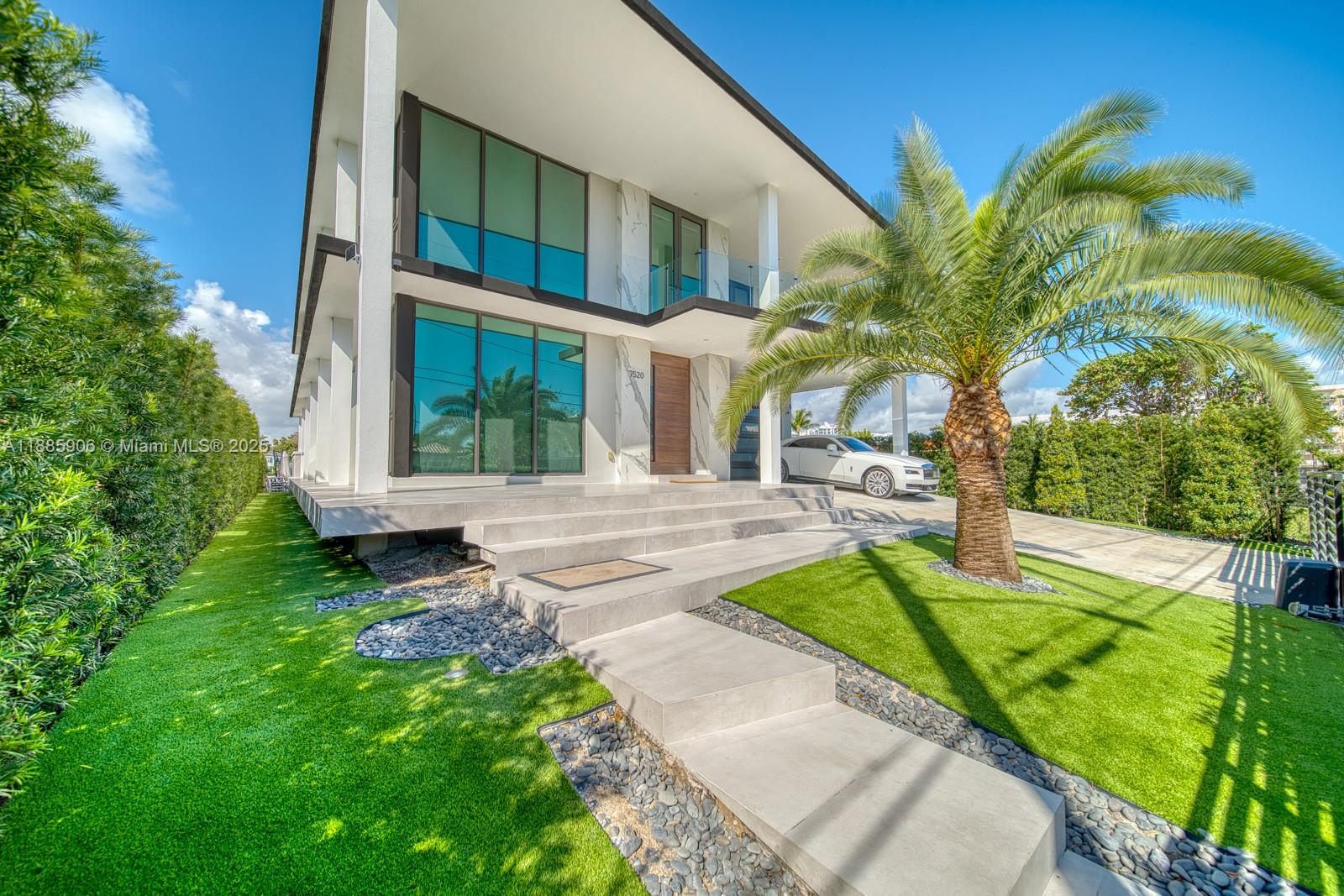TREASURE ISLAND - Residential