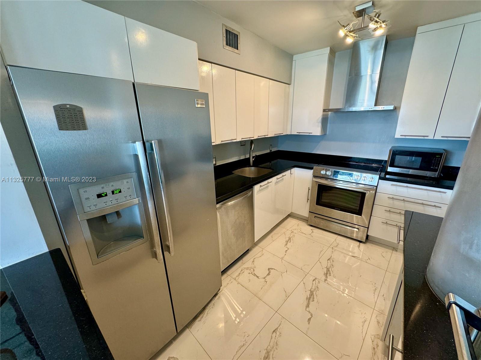 KING COLE CONDO - Residential