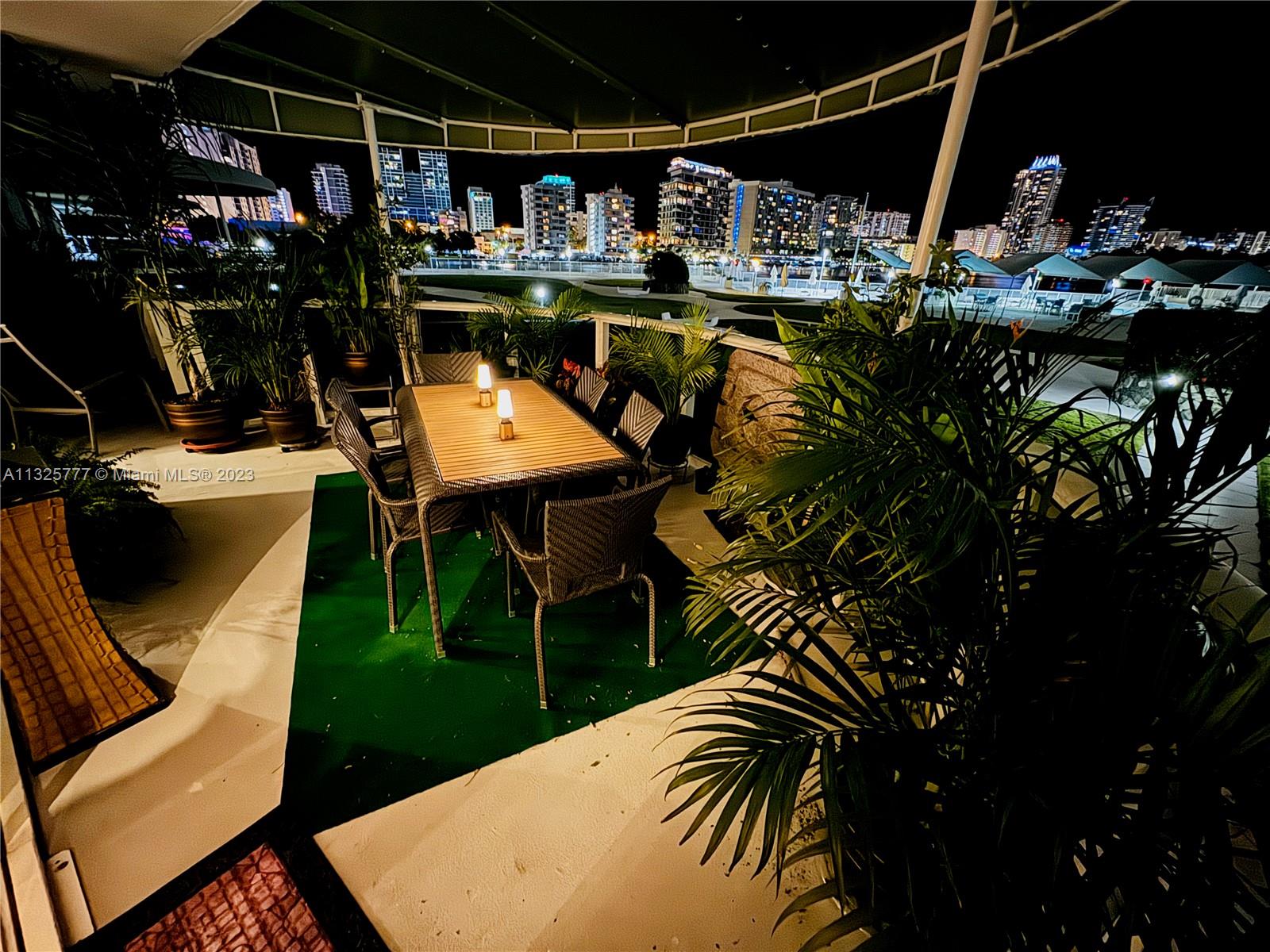 KING COLE CONDO - Residential