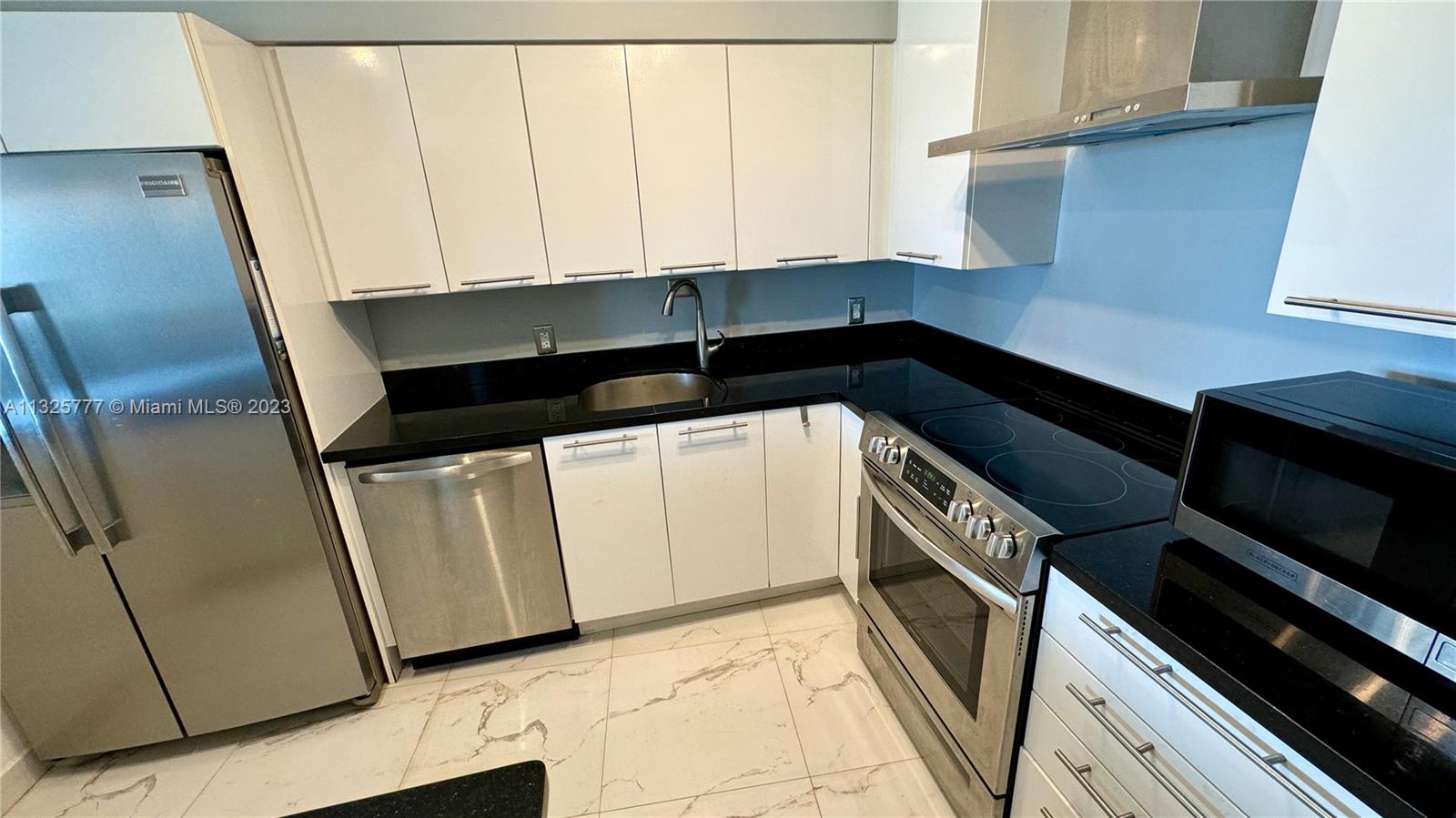 KING COLE CONDO - Residential