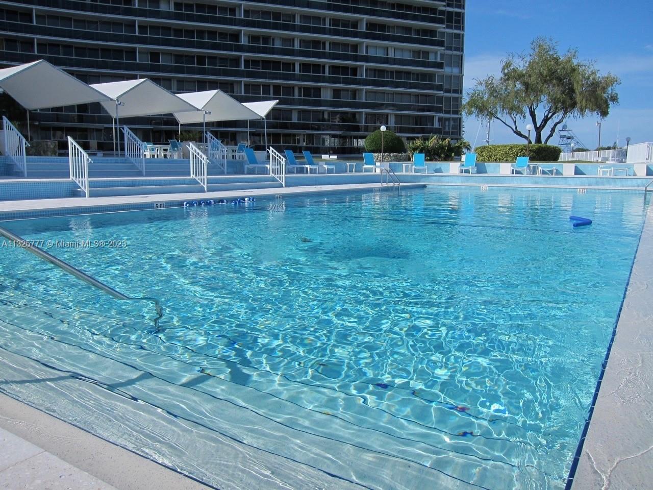 KING COLE CONDO - Residential